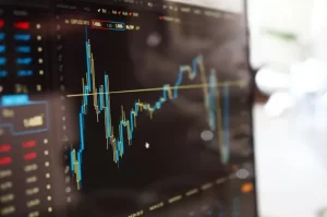 The Top 10 Tools and Apps for Beginner Investors to Elevate Their Trading Game