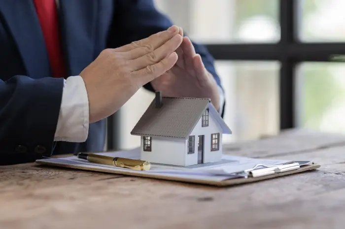 Key Differences Between Home Warranty vs. Homeowners Insurance